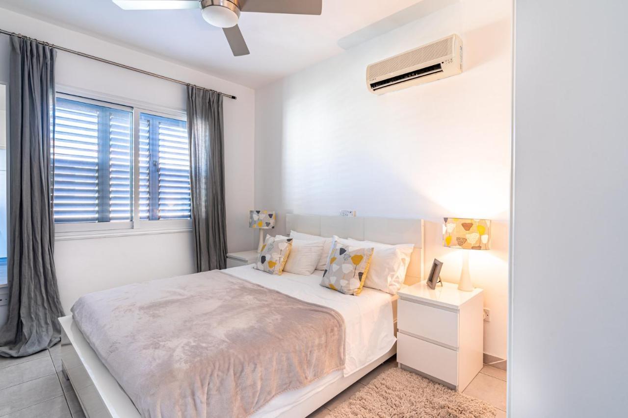 Summer Breeze Holiday Apartment With Pool Paphos Kültér fotó